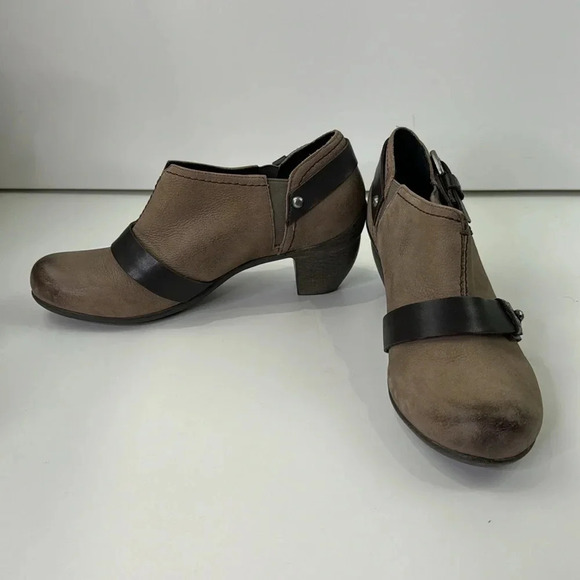 El Rino Tan Leather Heeled Ankle Booties - Picture 5 of 10